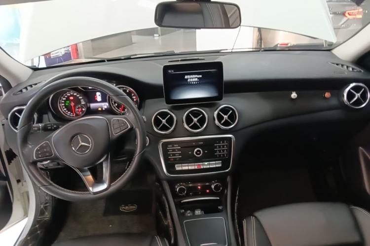 Used Mercedes-Benz GLA 2017 GLA 200 Sport Edition Center Console