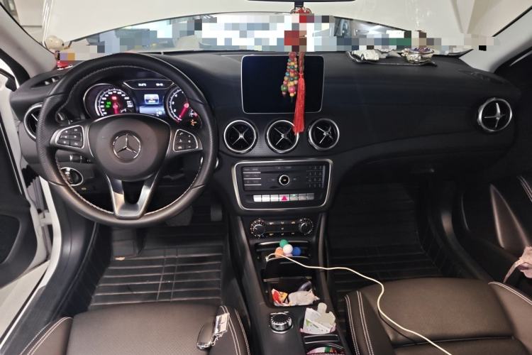 Used Mercedes-Benz GLA 2017 GLA 200 Fashion Model Center Console