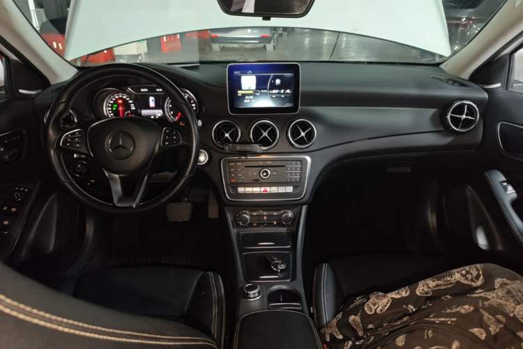 Used Mercedes-Benz GLA 2017 GLA 200 Fashion Model Center Console
