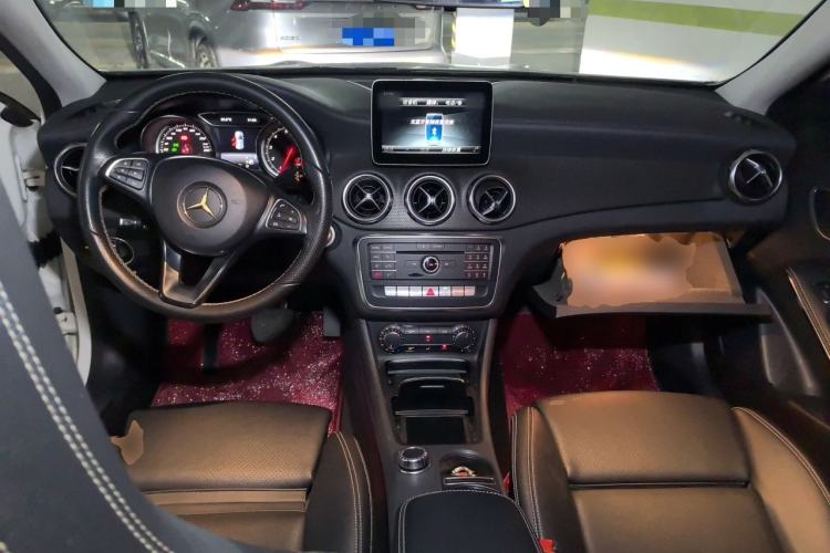 Used Mercedes-Benz GLA 2017 GLA 200 Fashion Model Center Console