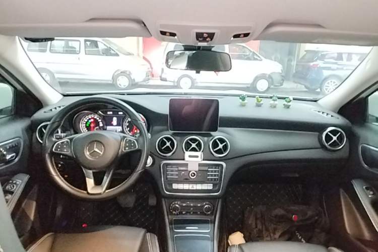 Used Mercedes-Benz GLA 2017 GLA 200 Fashion Model Center Console