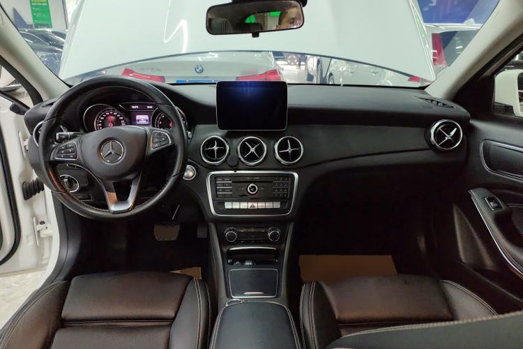Used Mercedes-Benz GLA 2017 GLA 200 Fashion Model Center Console