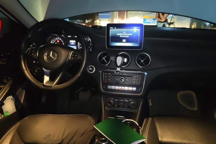 Used Mercedes-Benz GLA 2017 GLA 200 Sport Edition Center Console