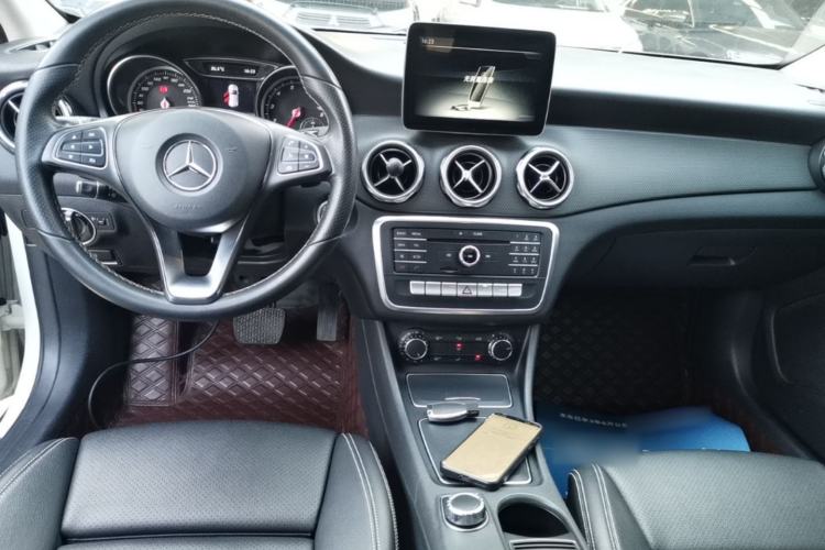 Used Mercedes-Benz GLA 2017 GLA 200 Sport Edition Center Console