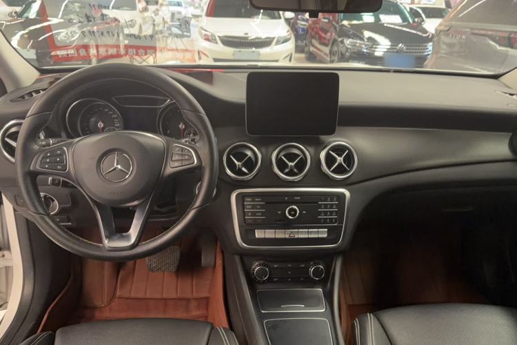 Used Mercedes-Benz GLA 2017 GLA 200 Fashion Model Center Console