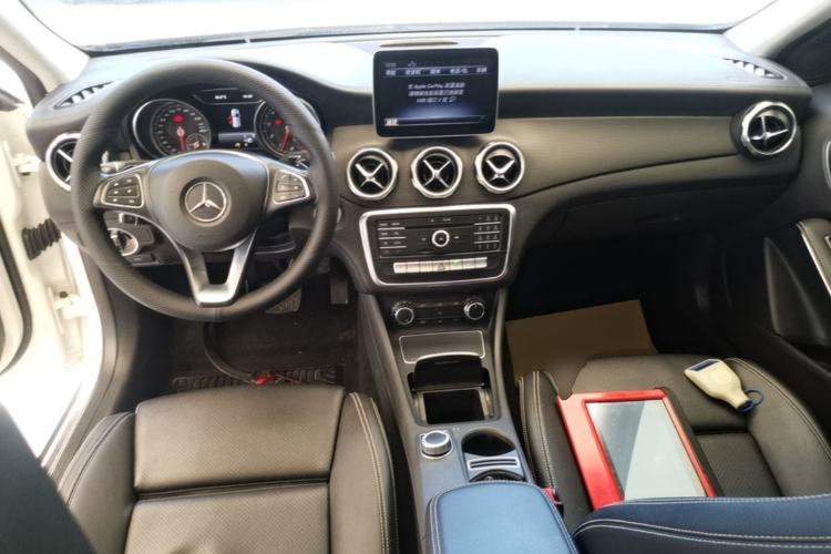 Used Mercedes-Benz GLA 2017 GLA 200 Fashion Model Center Console