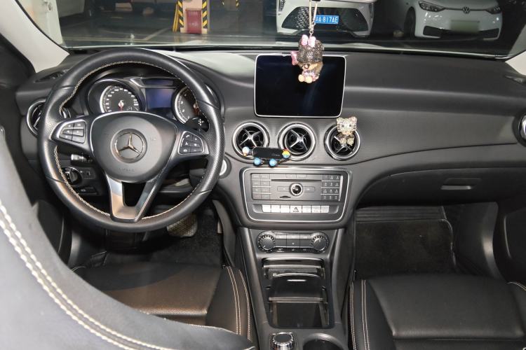 Used Mercedes-Benz GLA 2017 GLA 200 Sport Edition Center Console