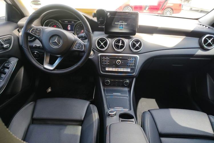 Used Mercedes-Benz GLA 2017 GLA 200 Sport Edition Center Console