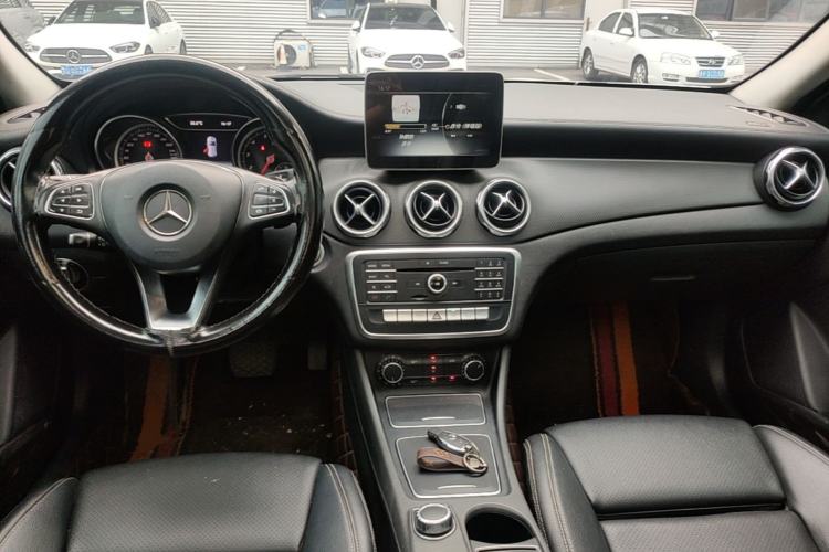 Used Mercedes-Benz GLA 2017 GLA 200 Fashion Model Center Console