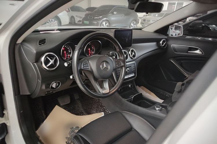 Used Mercedes-Benz GLA 2017 GLA 200 Fashion Model Center Console