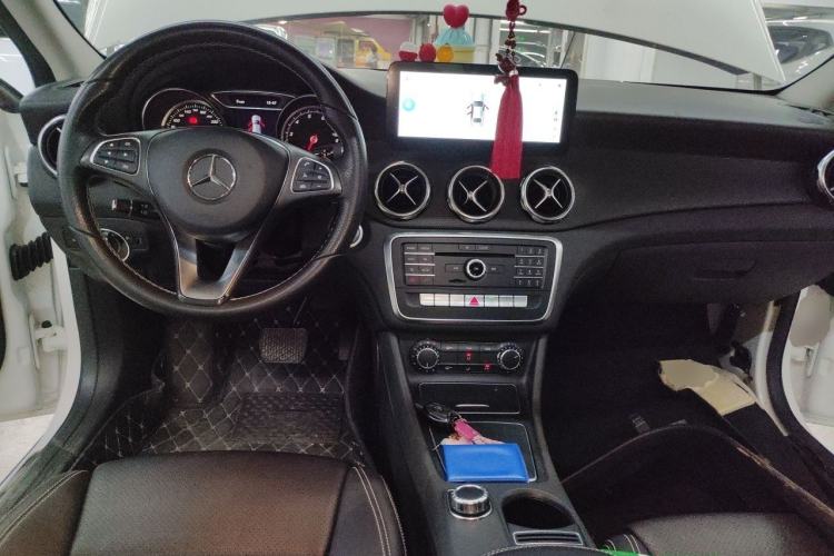 Used Mercedes-Benz GLA 2017 GLA 200 Sport Edition Center Console