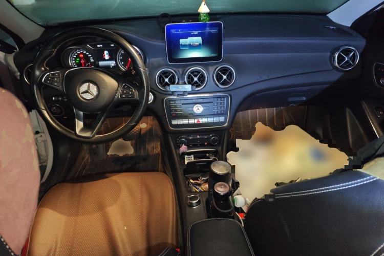 Used Mercedes-Benz GLA 2017 GLA 220 4MATIC Luxury Model Center Console