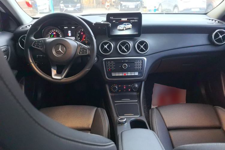 Used Mercedes-Benz GLA 2017 GLA 200 Sport Edition Center Console