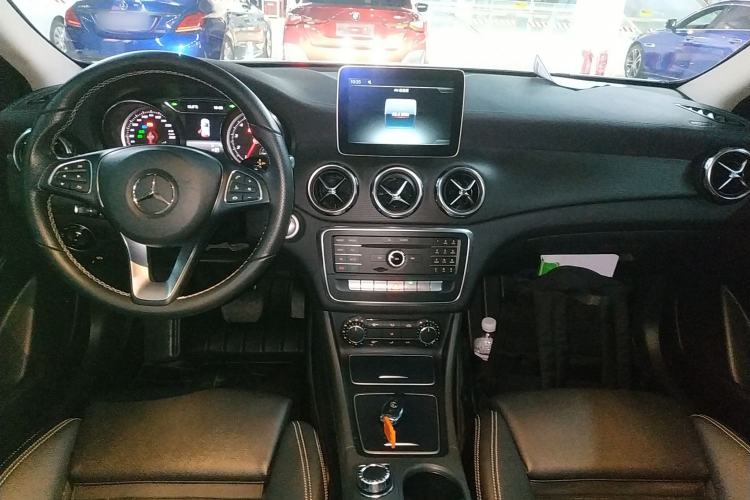 Used Mercedes-Benz GLA 2017 GLA 200 Fashion Model Center Console