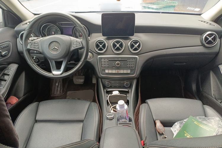 Used Mercedes-Benz GLA 2017 GLA 200 Fashion Model Center Console