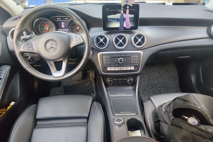 Used Mercedes-Benz GLA 2017 GLA 200 Fashion Model Center Console