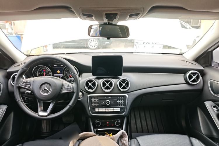 Used Mercedes-Benz GLA 2017 GLA 200 Sport Edition Center Console