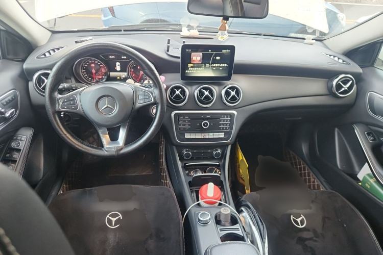 Used Mercedes-Benz GLA 2017 GLA 200 Fashion Model Center Console