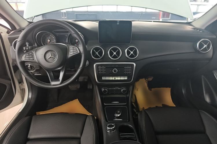 Used Mercedes-Benz GLA 2017 GLA 200 Sport Edition Center Console