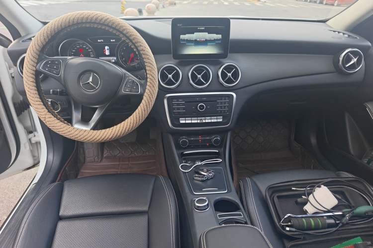 Used Mercedes-Benz GLA 2017 GLA 200 Sport Edition Center Console