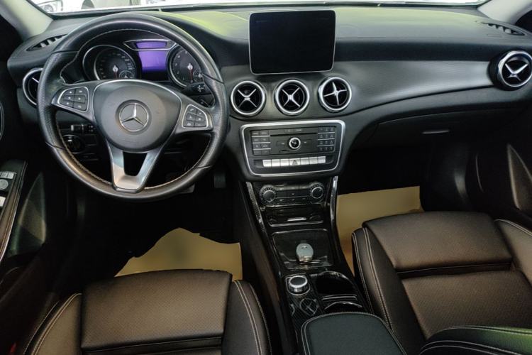 Used Mercedes-Benz GLA 2017 GLA 200 Fashion Model Center Console