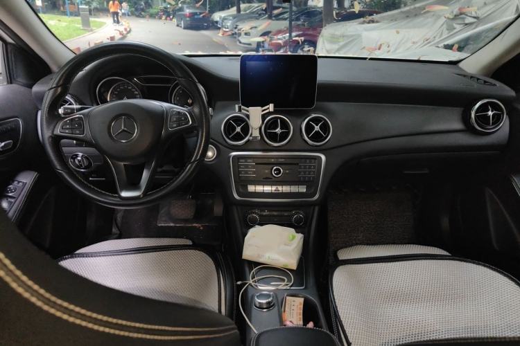 Used Mercedes-Benz GLA 2017 GLA 200 Fashion Model Center Console
