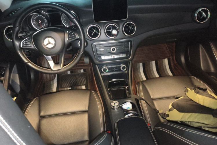 Used Mercedes-Benz GLA 2017 GLA 200 Sport Edition Center Console