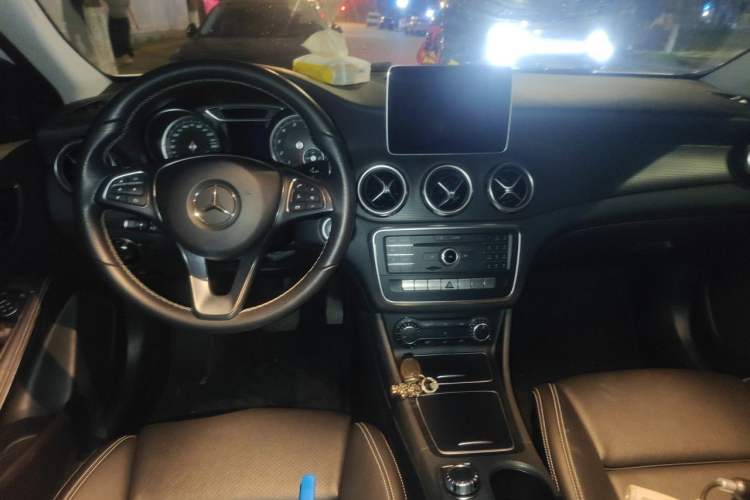 Used Mercedes-Benz GLA 2017 GLA 200 Sport Edition Center Console