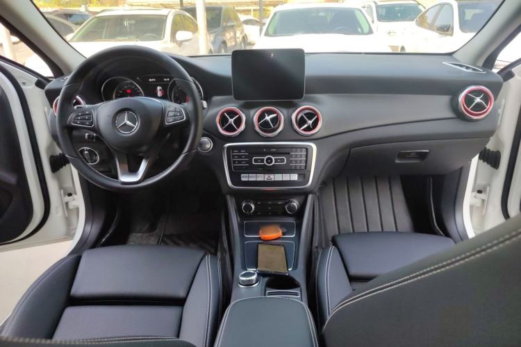 Used Mercedes-Benz GLA 2017 GLA 200 Sport Edition Center Console