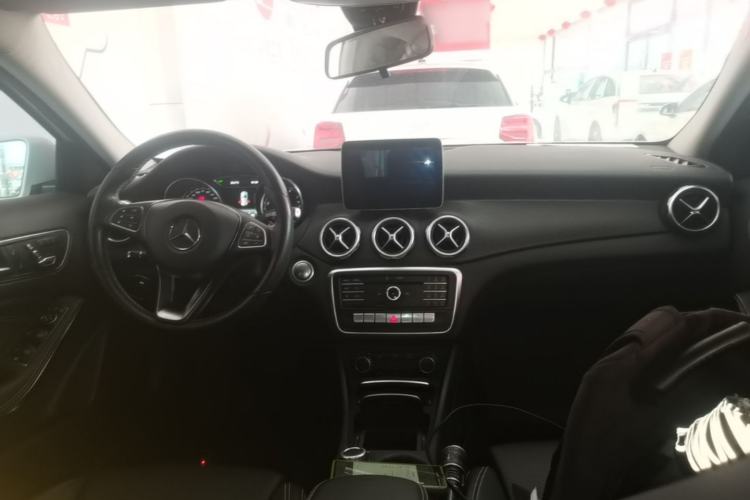 Used Mercedes-Benz GLA 2017 GLA 200 Fashion Model Center Console