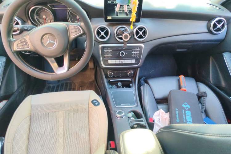 Used Mercedes-Benz GLA 2017 GLA 200 Sport Edition Center Console