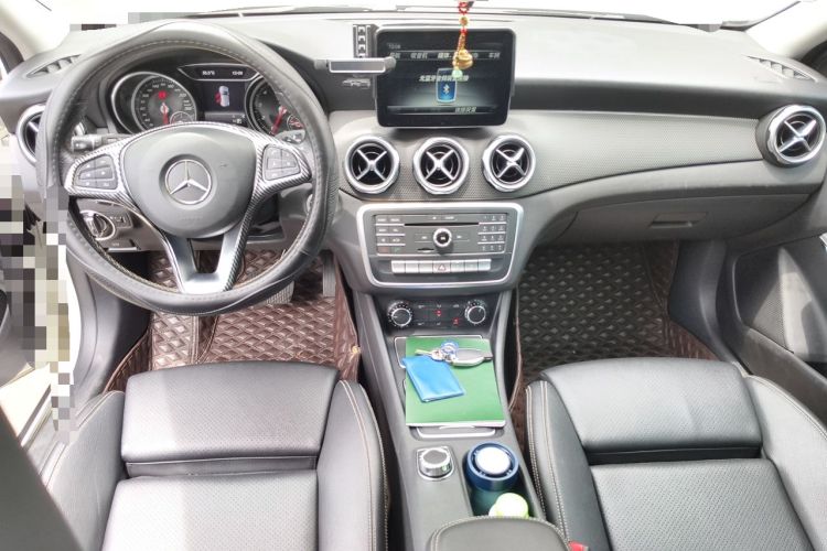 Used Mercedes-Benz GLA 2017 GLA 200 Sport Edition Center Console