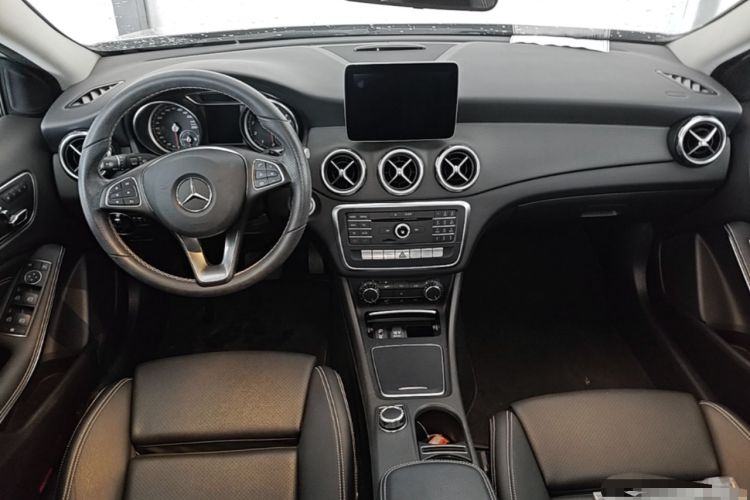 Used Mercedes-Benz GLA 2017 GLA 200 Sport Edition Center Console