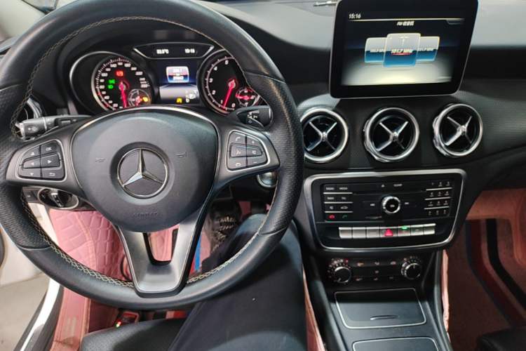 Used Mercedes-Benz GLA 2017 GLA 200 Sport Edition Center Console