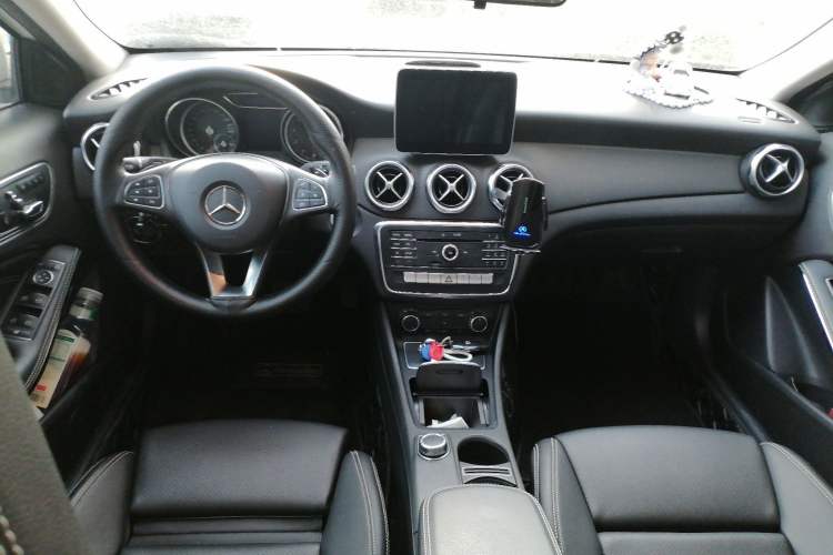 Used Mercedes-Benz GLA 2017 GLA 200 Sport Edition Center Console