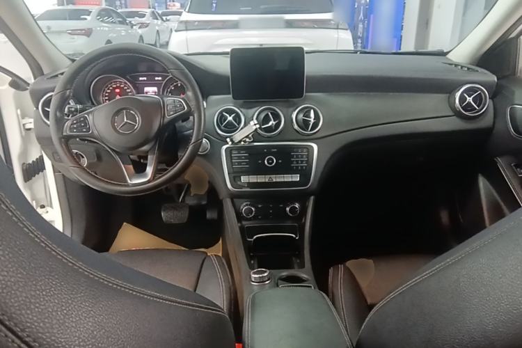 Used Mercedes-Benz GLA 2017 GLA 200 Fashion Model Center Console