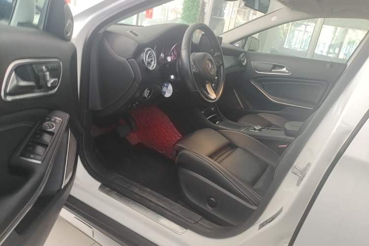 Used Mercedes-Benz GLA 2017 GLA 200 Fashion Model Driver Seat