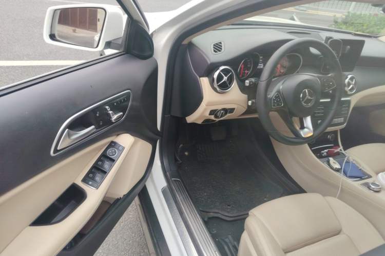 Used Mercedes-Benz GLA 2017 GLA 200 Sport Edition Driver Seat