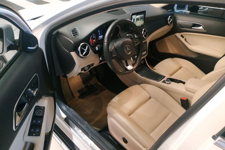 Used Mercedes-Benz GLA 2017 GLA 200 Sport Edition Driver Seat