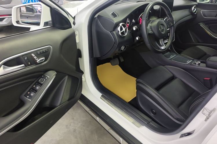 Used Mercedes-Benz GLA 2017 GLA 200 Sport Edition Driver Seat