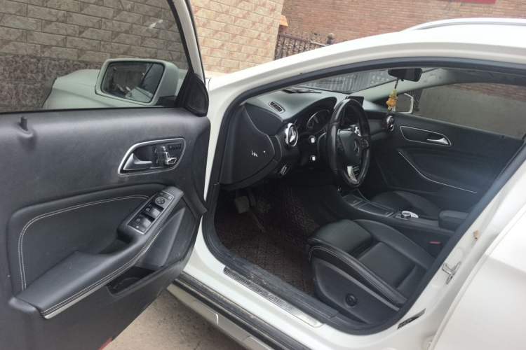 Used Mercedes-Benz GLA 2017 GLA 200 Sport Edition Driver Seat