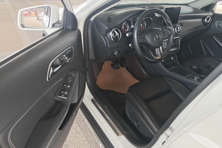 Used Mercedes-Benz GLA 2017 GLA 200 Sport Edition Driver Seat
