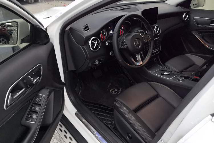 Used Mercedes-Benz GLA 2017 GLA 200 Sport Edition Driver Seat