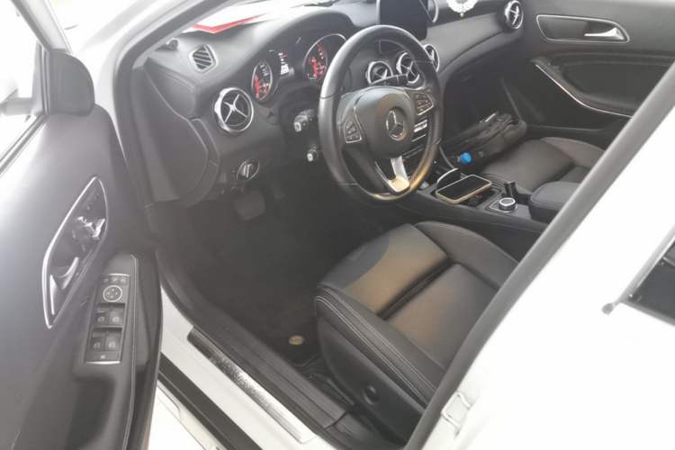 Used Mercedes-Benz GLA 2017 GLA 220 4MATIC Fashion Model Driver Seat