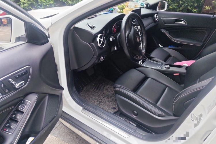 Used Mercedes-Benz GLA 2017 GLA 200 Sport Edition Driver Seat