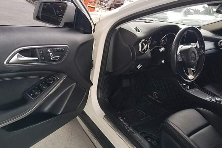 Used Mercedes-Benz GLA 2017 GLA 200 Fashion Model Driver Seat