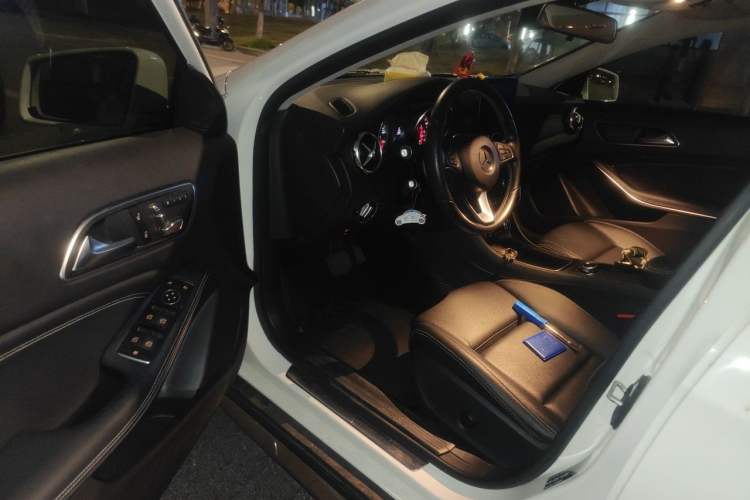 Used Mercedes-Benz GLA 2017 GLA 200 Sport Edition Driver Seat