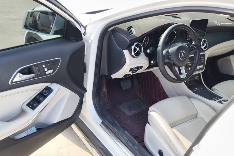 Used Mercedes-Benz GLA 2017 GLA 200 Sport Edition Driver Seat