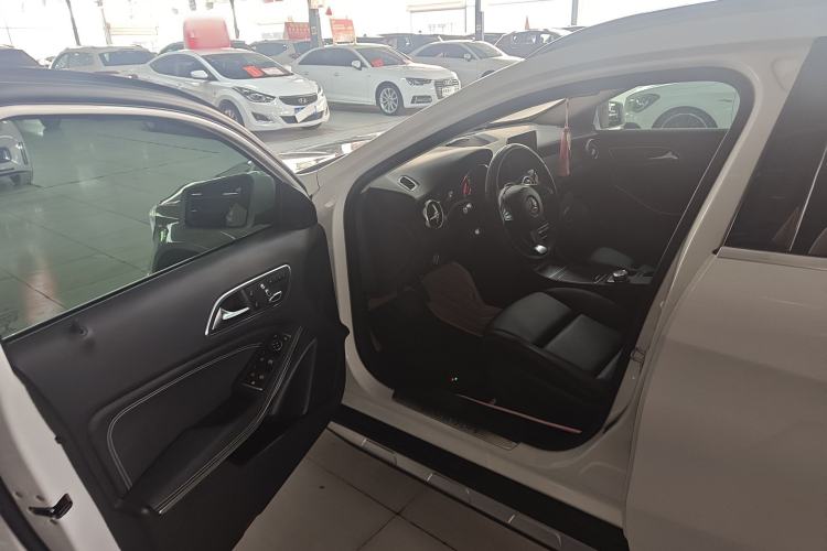 Used Mercedes-Benz GLA 2017 GLA 200 Sport Edition Driver Seat
