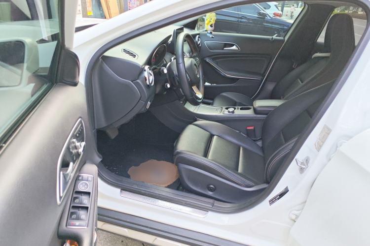Used Mercedes-Benz GLA 2017 GLA 200 Sport Edition Driver Seat